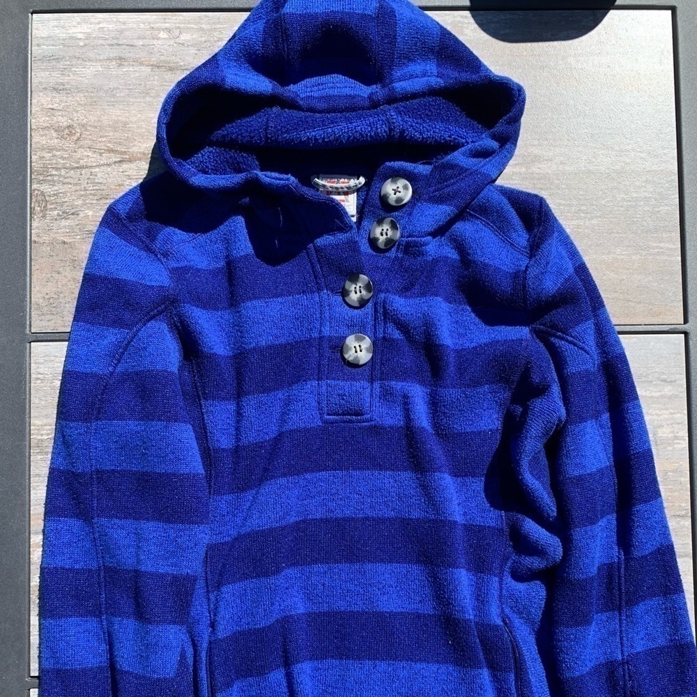 2/$20.  AVALANCHE Woman’s Hoodie Size Medium Blue and Black Striped Fall